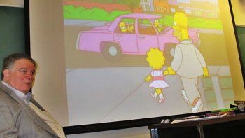 Profesores imparten cátedras con Los Simpsons