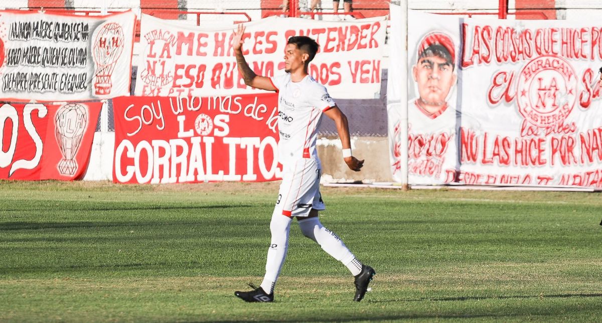 Pablo Palacios Alvarnga ha convertido dos goles en Huracán Las Heras. Pablo Palacios Alvarnga ha convertido dos goles en Huracán Las Heras.