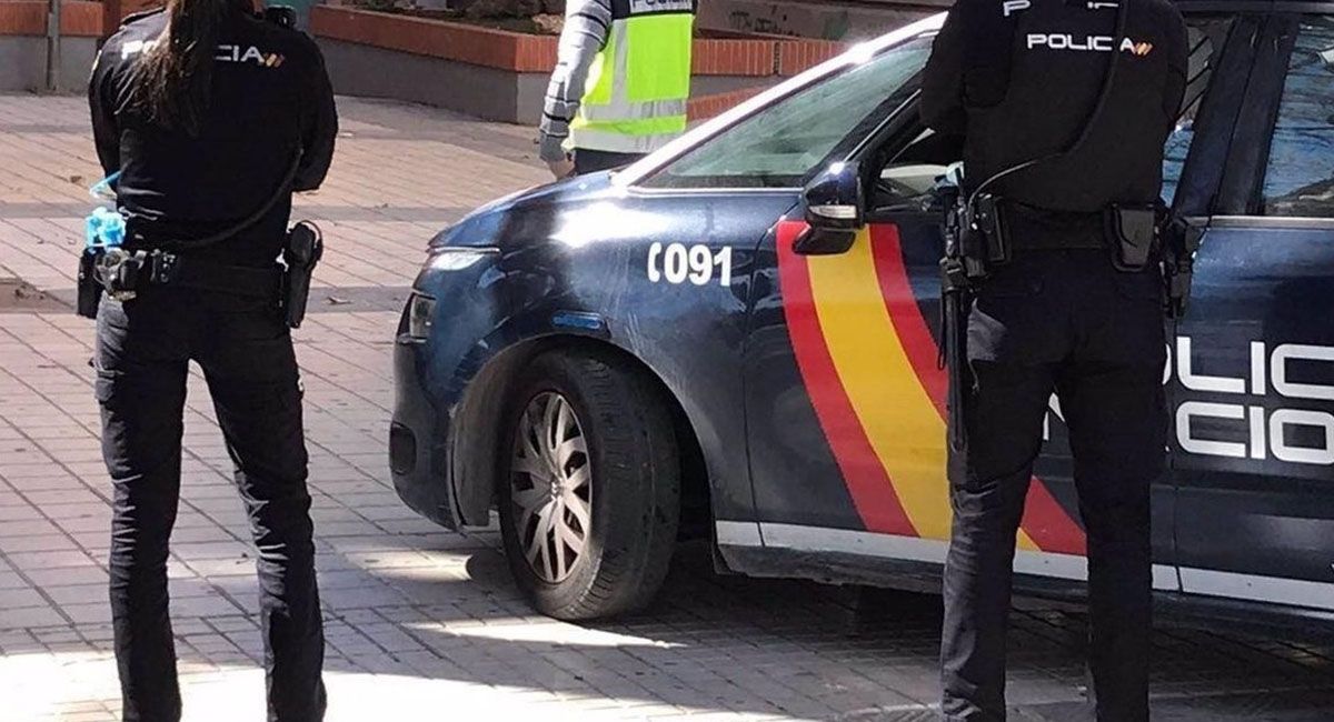 Entró a robar a un restaurante y la policía lo encontró en la chimenea con siete botellas de vino