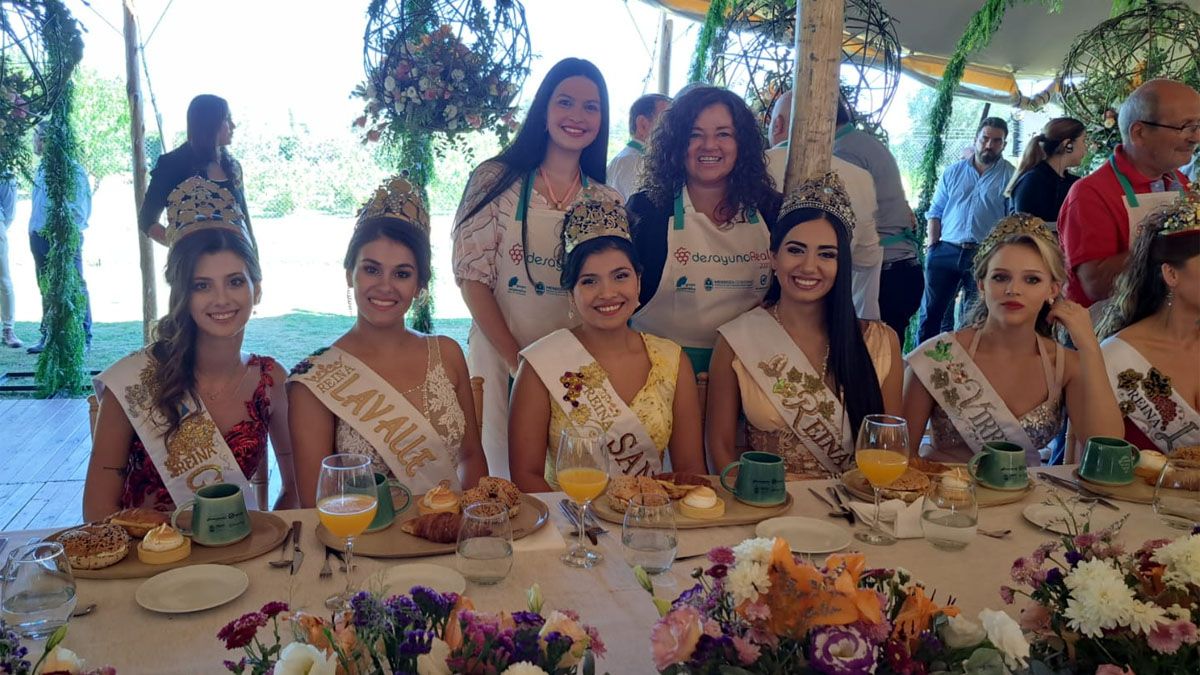 Flor Destéfanis, de Santa Rosa, junto a su candidata y la ministra de Turismo y Cultura, Nora Vicario.