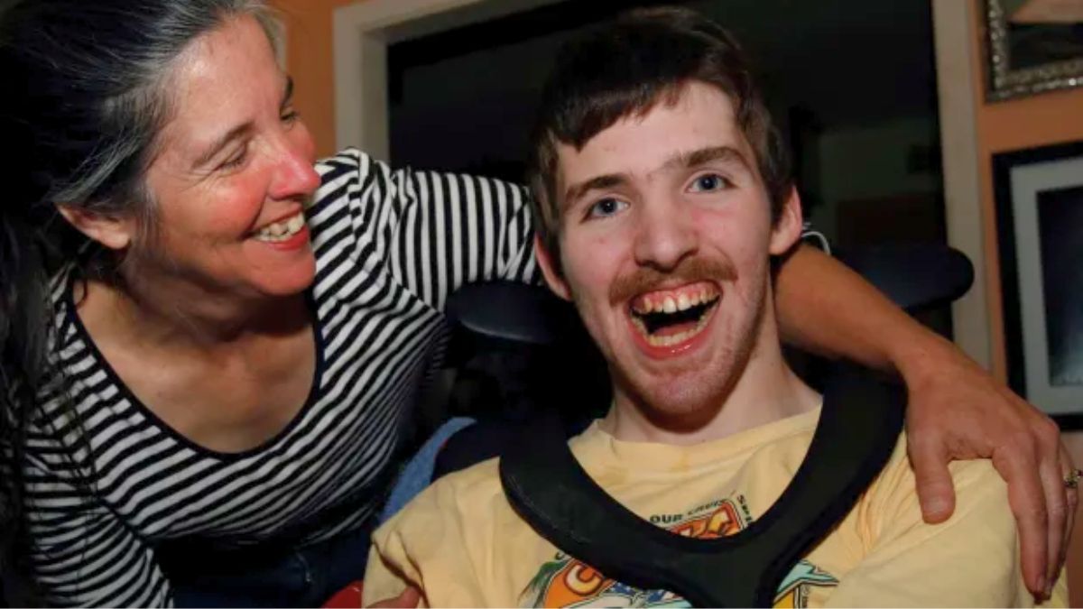 El niño atacado por el tiburón ya tiene 32 años. El niño atacado por el tiburón ya tiene 32 años.