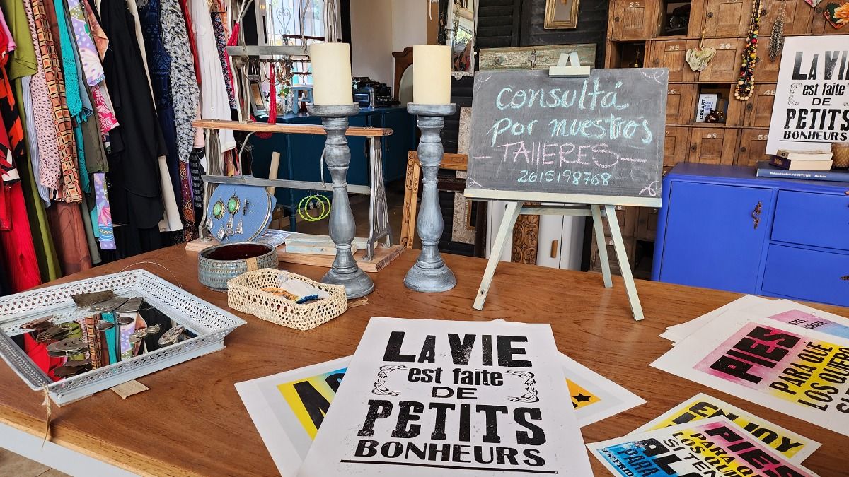 Da clases de restauración, reciclado de muebles y objetos. Da clases de restauración, reciclado de muebles y objetos.