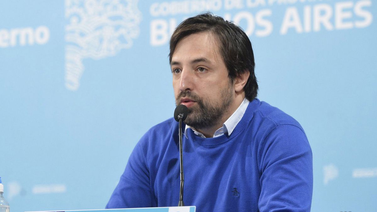 Nicolás Kreplak advirtió que se irán restringiendo actividades ante la segunda ola de coronavirus.