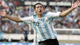 Juan Román Riquelme convirtió dos golazos frente a Chile en 2007, ambos de tiro libre.