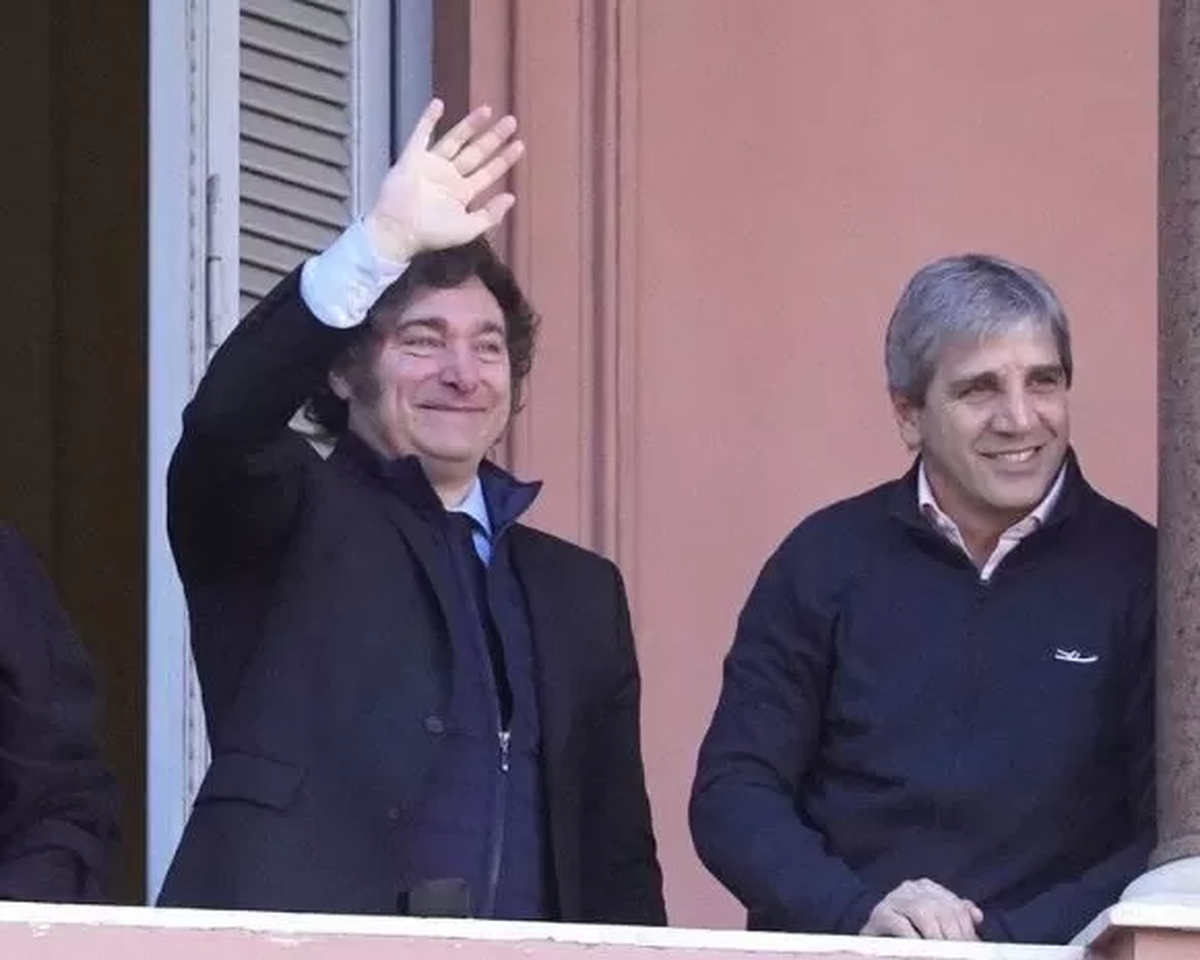El presidente Javier Milei con el ministro de Economía, Luis Caputo. El presidente Javier Milei con el ministro de Economía, Luis Caputo.