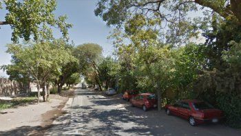 Un muerto al chocar una moto, en la que viajaban tres personas, contra un micro