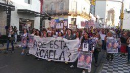 Hubo una multitudinaria marcha en Paraná por la aparición de Micaela García