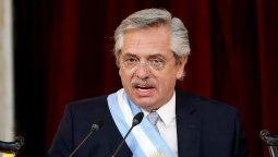 El Presidente Alberto Fernández participa de una reunión del comité de vacunación.