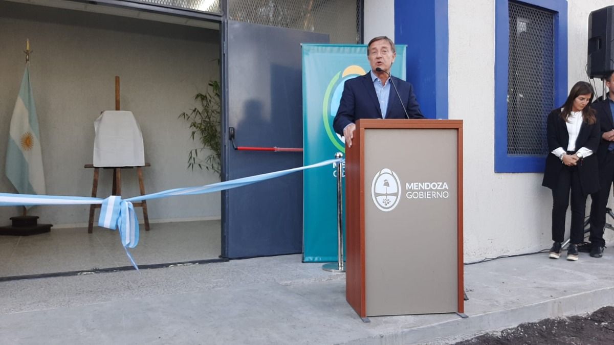 Suarez durante el discurso inaugural, poco antes de la conferencia de prensa.