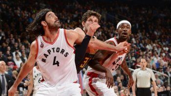 Luis Scola apareció sólo con cuatro puntos en la caída de Toronto