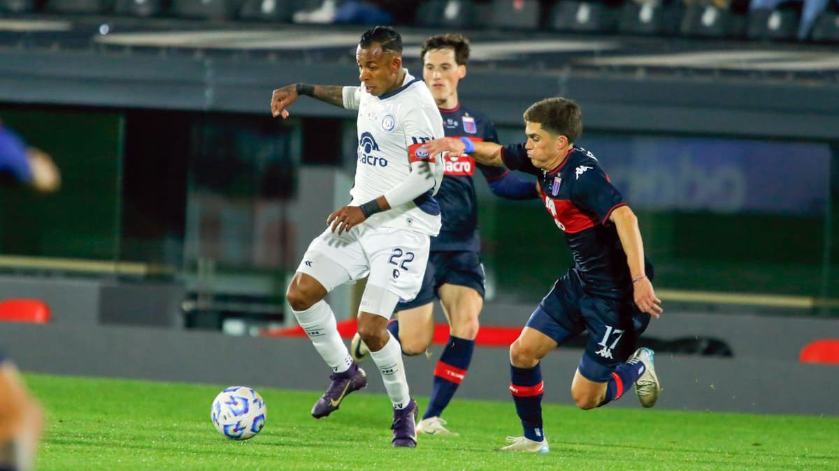 Sebastián Villa, artífice del triunfo de Independiente Rivadavia sobre Tigre en la Copa Argentina.