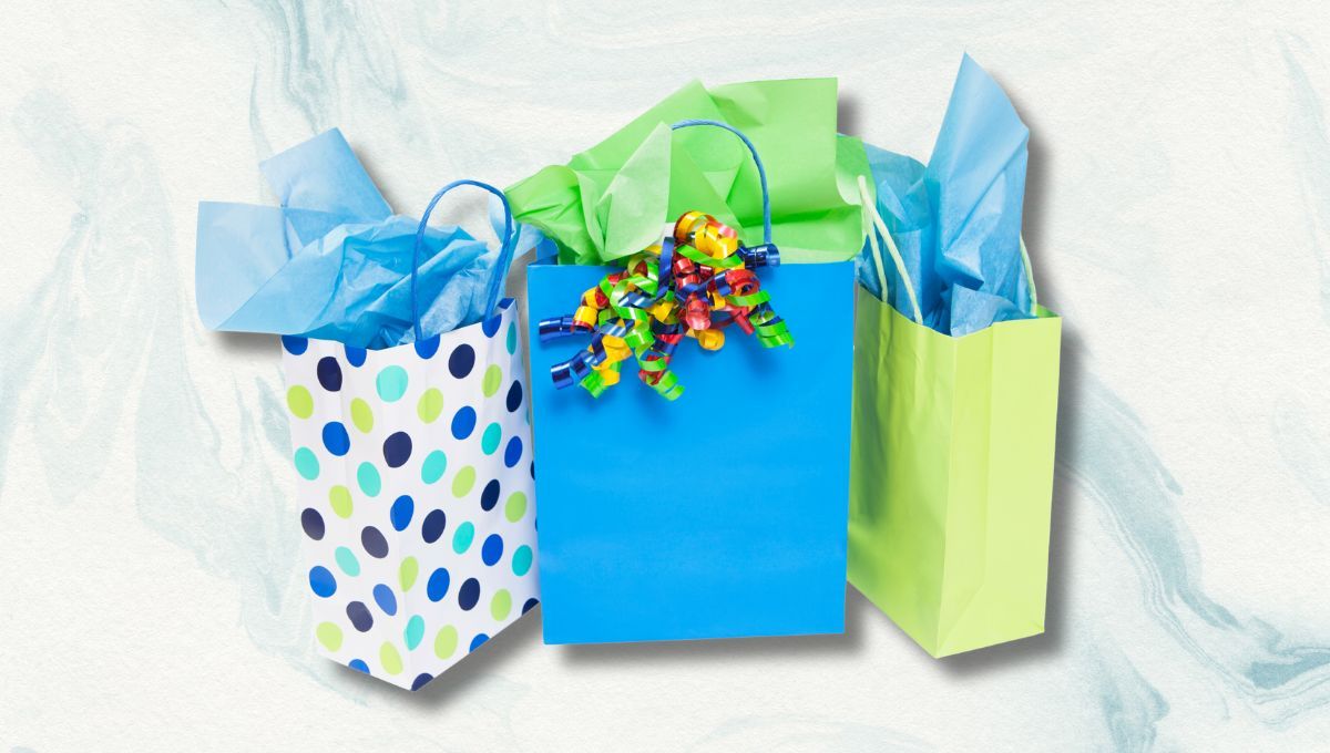 Recicla las bolsas de regalos y aprendé a convertirlas en señaladores o marcadores de libros