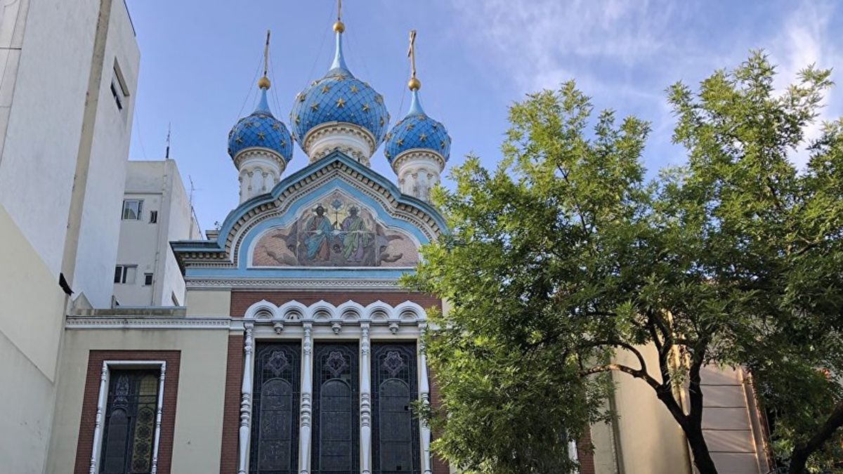 La arquitectura de la Iglesia Ortodoxa de la Santísima Trinidad sobresale por su magestuosidad en el barrio de San Telmo La arquitectura de la Iglesia Ortodoxa de la Santísima Trinidad sobresale por su magestuosidad en el barrio de San Telmo