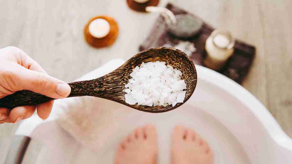 Descubrí los beneficios de sumergir los pies en agua con sal. Descubrí los beneficios de sumergir los pies en agua con sal. 