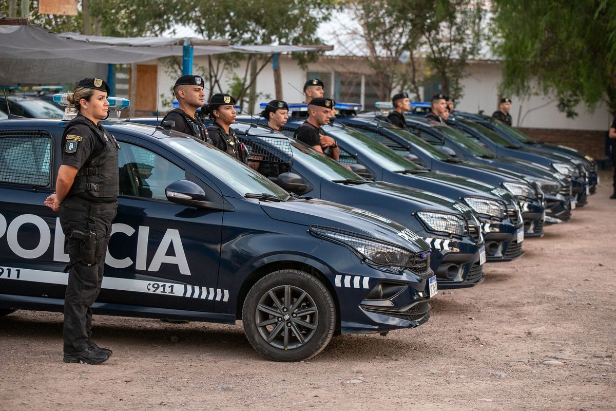 La recomposición salarial alcanza tanto al personal policial en actividad como a los penitenciarios de Mendoza.