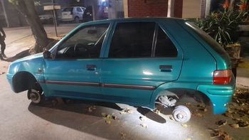 Capturaron a dos personas de 17 y 30 años luego de robar las ruedas de un auto en Godoy Cruz