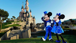 Cuál es el gesto prohibido para los personajes de Disney en los parques temáticos