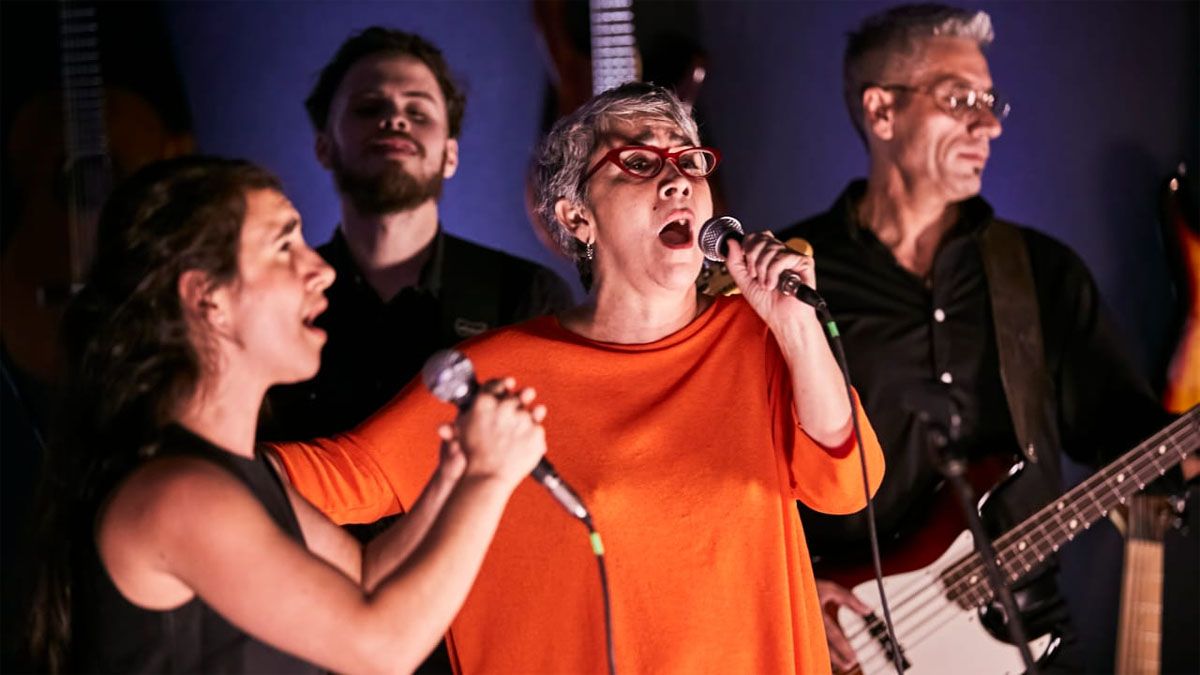 Julieta viene de una familia de exitosos cantantes y músicos, como su madre, Patricia Cangemi.