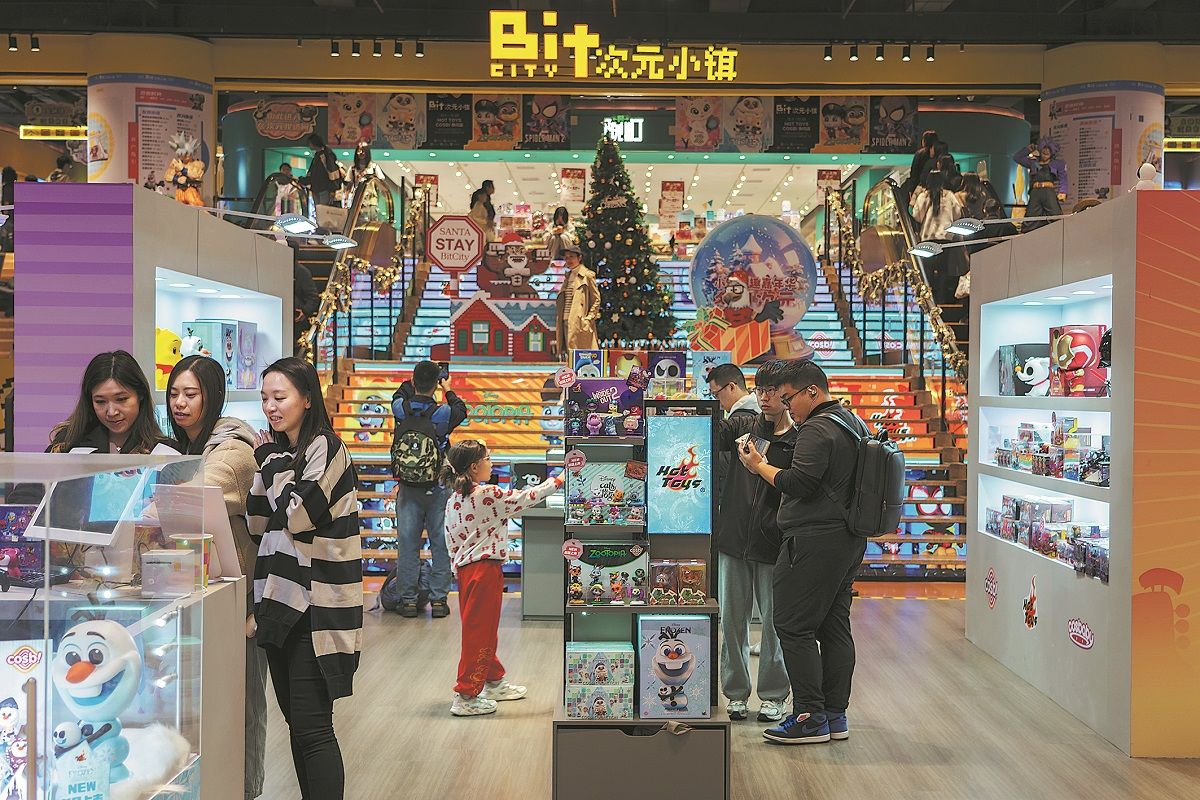 Consumidores compran en una tienda de guzi en Shenzhen, provincia de Guangdong, en diciembre. PARA USO DE CHINA DAILY