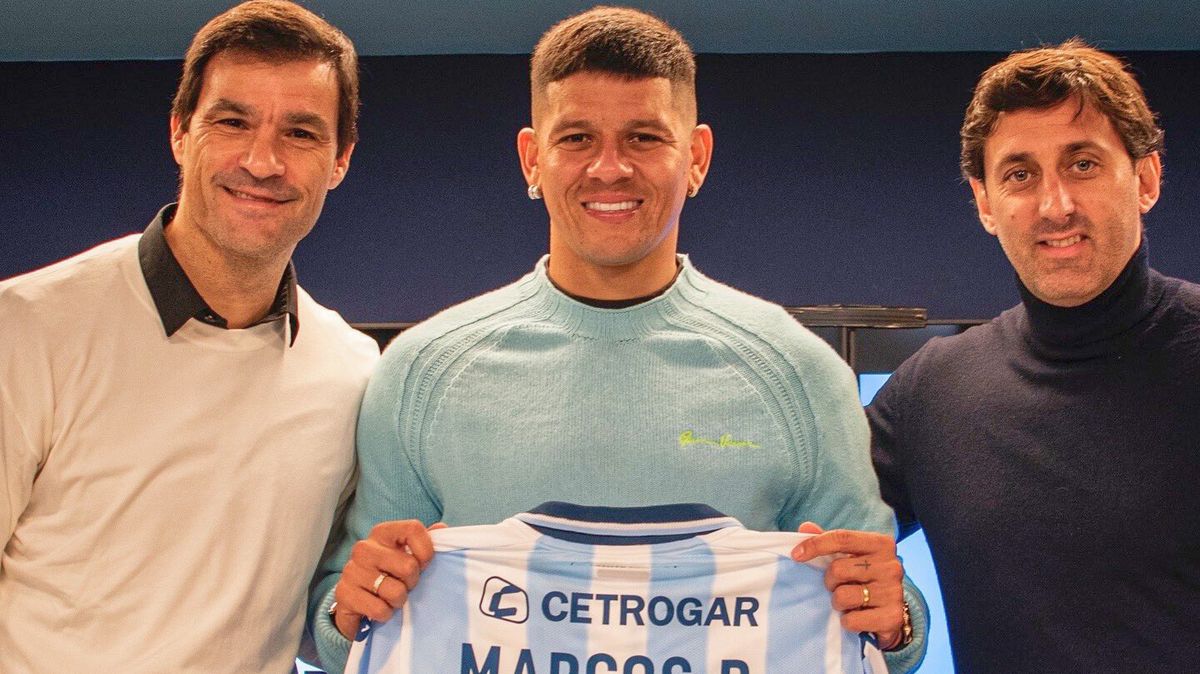 Marcos Rojo con su camiseta.