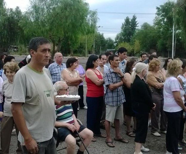 Un cumplemes poco feliz: en el Barrio Infanta celebraron 30 días sin agua y se manifestaron