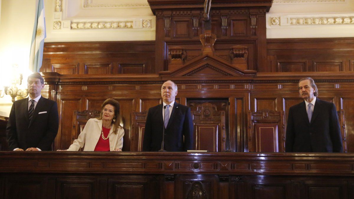 Quieren ampliar la Corte nacional y que haya más mujeres