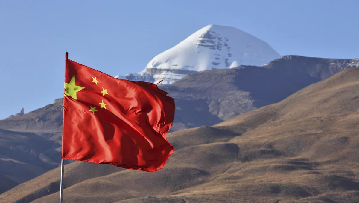 El monte Kailash, ubicado en el Himalaya, es considerado sagrado por varias religiones El monte Kailash, ubicado en el Himalaya, es considerado sagrado por varias religiones