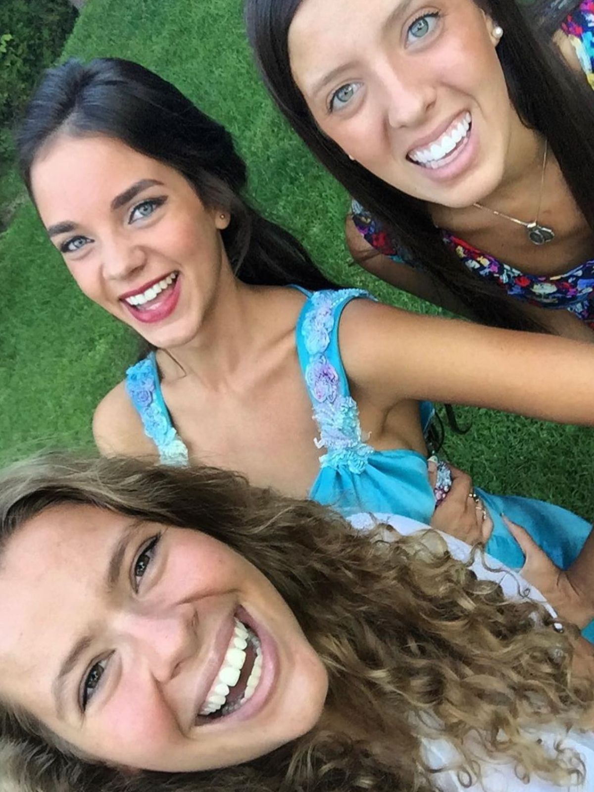 Amigas familieras e incondicionales: Giuli y las hermanas Giménez, Sol (izq.) y Elina.