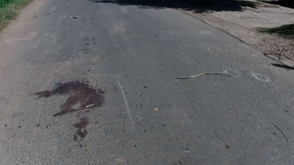 El hecho ocurrió frente a un maxikiosco situado en el barrio Supercemento de la ciudad de Rosario. (Foto: Marcelo Bustamante / La Capital).