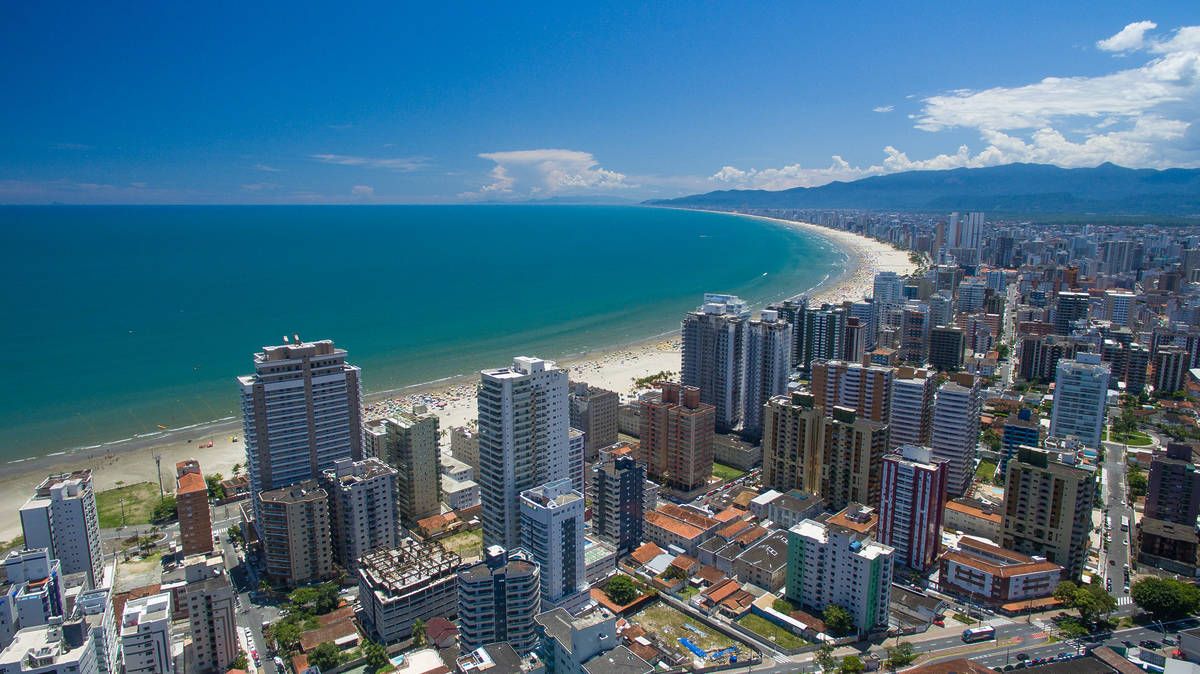 Praia Grande queda aproximadamente a una hora en coche de la ciudad de São Paulo. Imagen: Freepik. Praia Grande queda aproximadamente a una hora en coche de la ciudad de São Paulo. Imagen: Freepik.