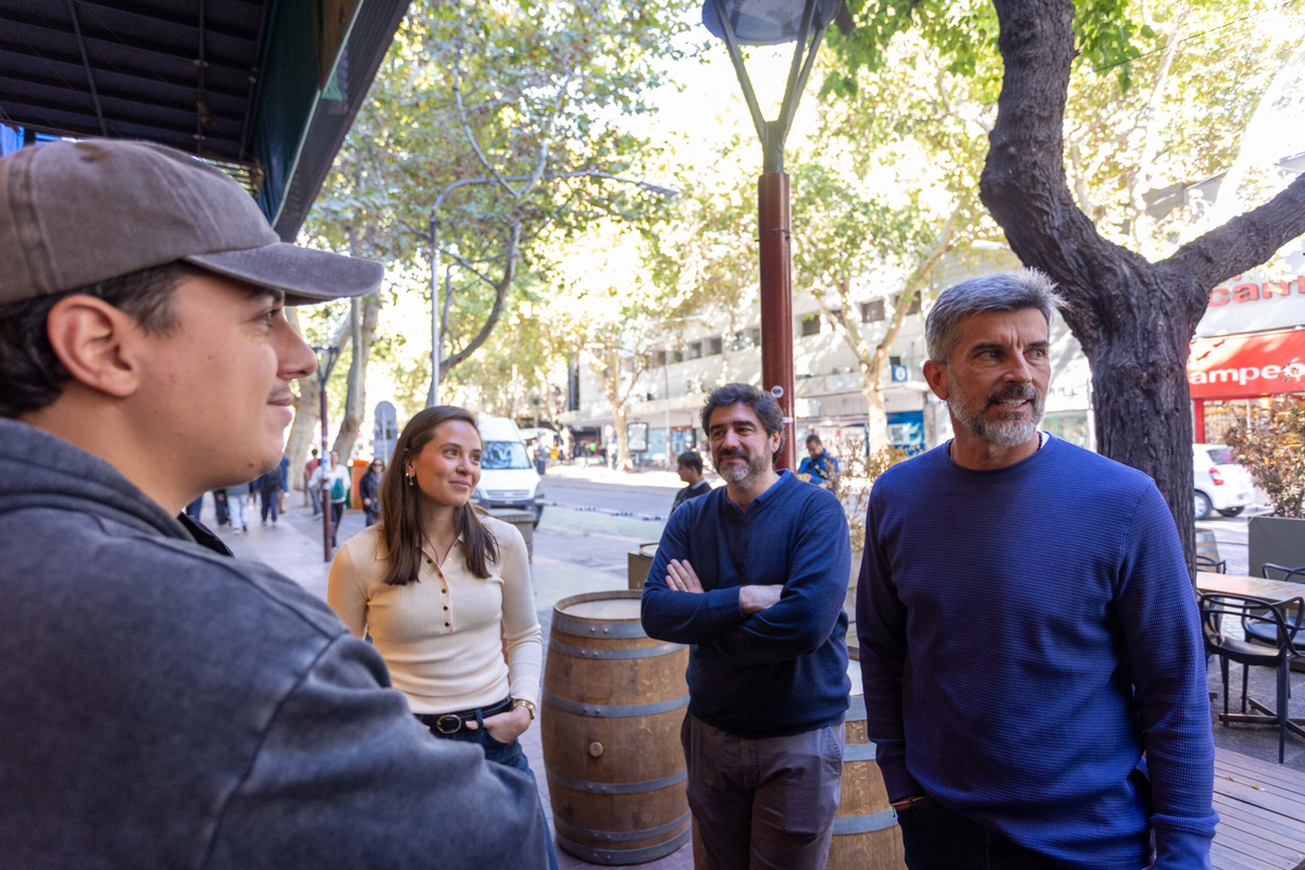 Suarez analizó con comerciantes de avenida San Martín los beneficios del estacionamiento medido por las tardes y sábados de mañana Suarez analizó con comerciantes de avenida San Martín los beneficios del estacionamiento medido por las tardes y sábados de mañana
