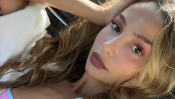 Brenda Asnicar se suma al taparrabos en clave hilo dental off-white al ras y anticipa el verano