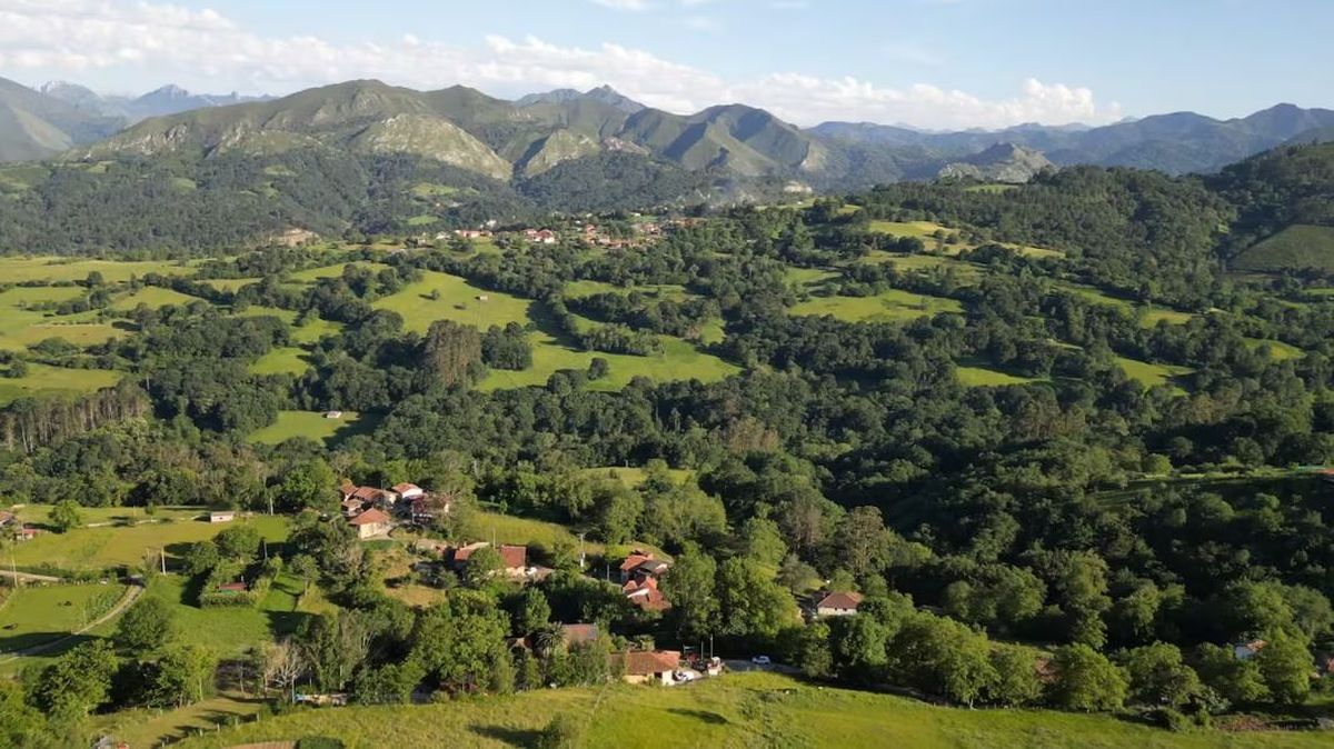 Una postal del pueblo de Asturias, Espa&ntilde;a, donde un argentino cambi&oacute; su vida. Foto: Hilux_aventura