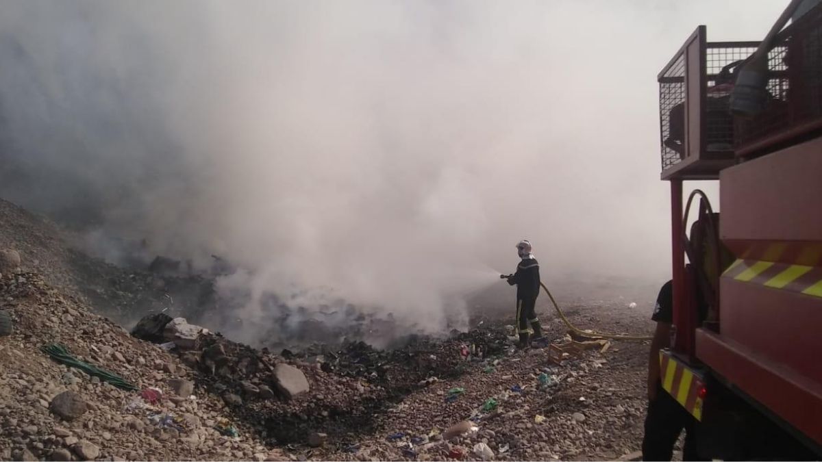 Esta mañana, un incendio de grandes dimensiones se produjo en un basural a cielo abierto, que se conoce como La Escombrera. Está situado próximo a Almafuerte pero fue controlado a tiempo.&nbsp;
