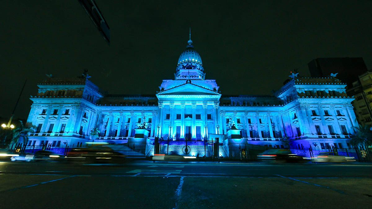 Diputados inform&oacute; que el Congreso de la Naci&oacute;n se ilumin&oacute; de turquesa por el D&iacute;a Mundial de la Dislexia.