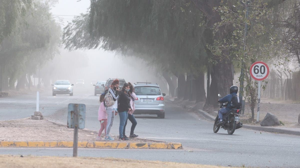 Viento Zonda: A Qué Hora Baja Y Qué Lugares De Mendoza Afectará