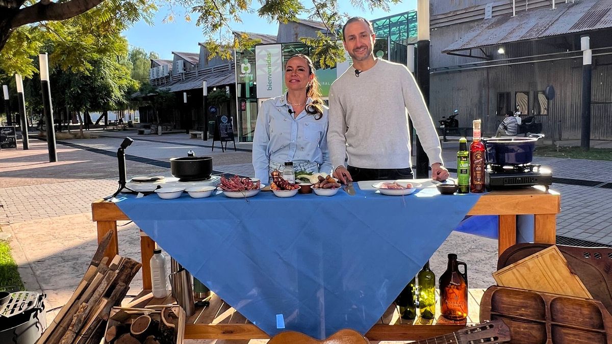 Romina Terranova y Nacho Molina presentan la receta de guisado de cerdo, porotos y cremoso de polenta para disfrutar le 9 de julio. Romina Terranova y Nacho Molina presentan la receta de guisado de cerdo, porotos y cremoso de polenta para disfrutar le 9 de julio.