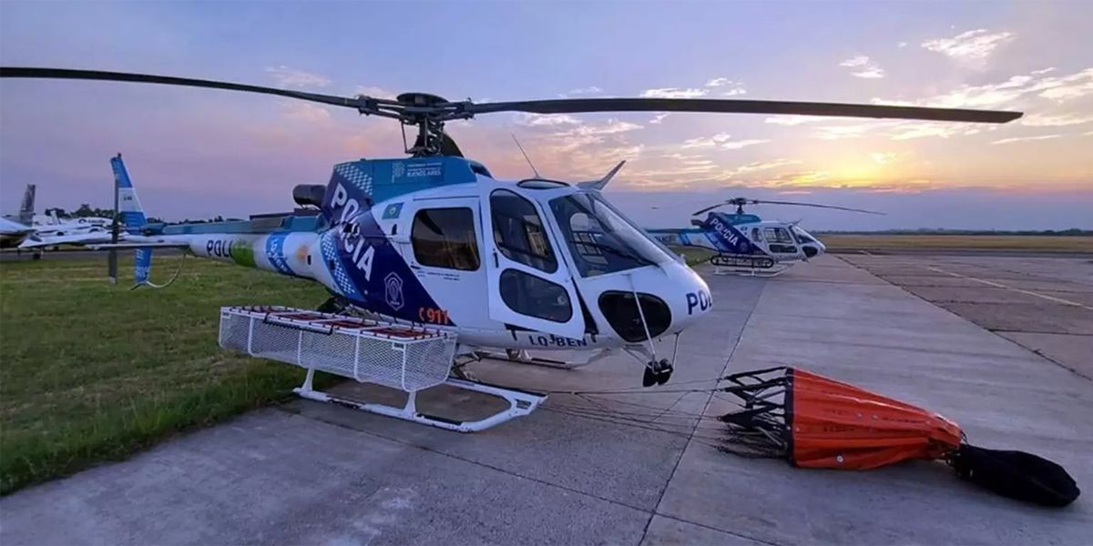 Los helicópteros hidrantes que aportó la provincia de Buenos Aires tiene una mayor capacidad hídrica que los aviones y por tanto pueden tener un mayor trabajo contra el fuego desde el aire. 
