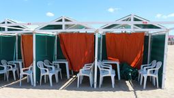 Indignación en Mar del Plata: pagó $3 millones por una carpa y le cobraron la sombrilla aparte Indignación en Mar del Plata: pagó $3 millones por una carpa y le cobraron la sombrilla aparte