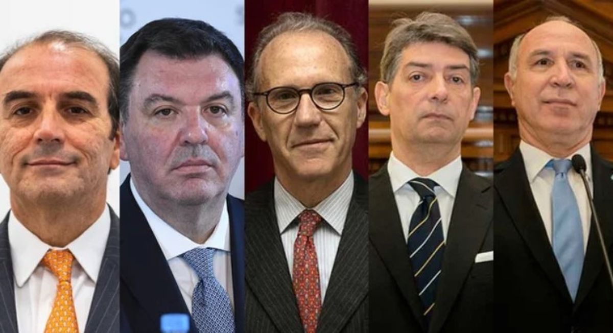 La nueva composición de la Corte Suprema de Justicia de la Nación: Manuel García Mansilla, Ariel Lijo, Carlos Rosenkrantz, Horacio Rosatti y Ricardo Lorenzetti. La nueva composición de la Corte Suprema de Justicia de la Nación: Manuel García Mansilla, Ariel Lijo, Carlos Rosenkrantz, Horacio Rosatti y Ricardo Lorenzetti.