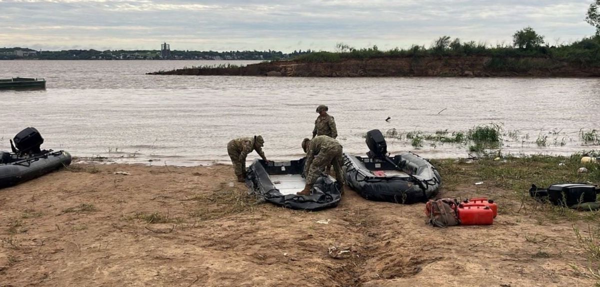 Búsqueda desesperada. Un sargento del Ejército cayó al río Paraná luego de un ejercicio militar. Búsqueda desesperada. Un sargento del Ejército cayó al río Paraná luego de un ejercicio militar. 