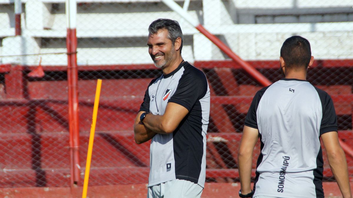 Juan Manuel Sara diagrama el posible once del Deportivo Maipú ante San Martín de Tucumán.