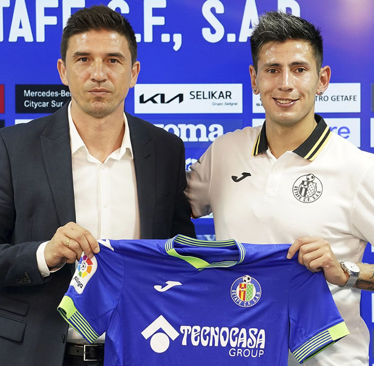 Fabrizio Angileri con Rubén Reyes, director deportivo del Getafe