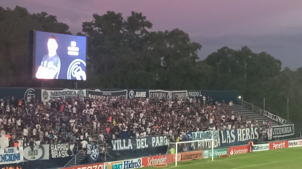 Dentro del plan de remodelación del Bautista Gargantini se sumó una moderna pantalla LED. Dentro del plan de remodelación del Bautista Gargantini se sumó una moderna pantalla LED.