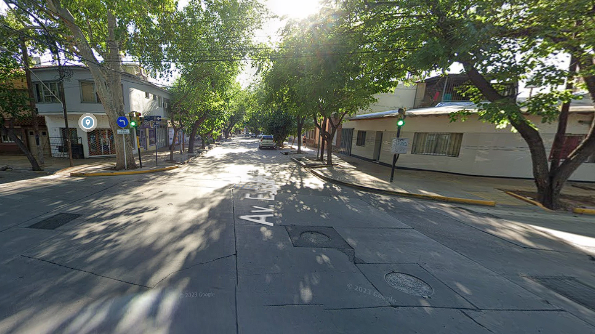 Un llamado al 911 alertó sobre un joven que estaba gravemente herido en la esquina de Videla Correa y España. El delivery se entregó horas más tarde en el Polo Judicial. Un llamado al 911 alertó sobre un joven que estaba gravemente herido en la esquina de Videla Correa y España. El delivery se entregó horas más tarde en el Polo Judicial.