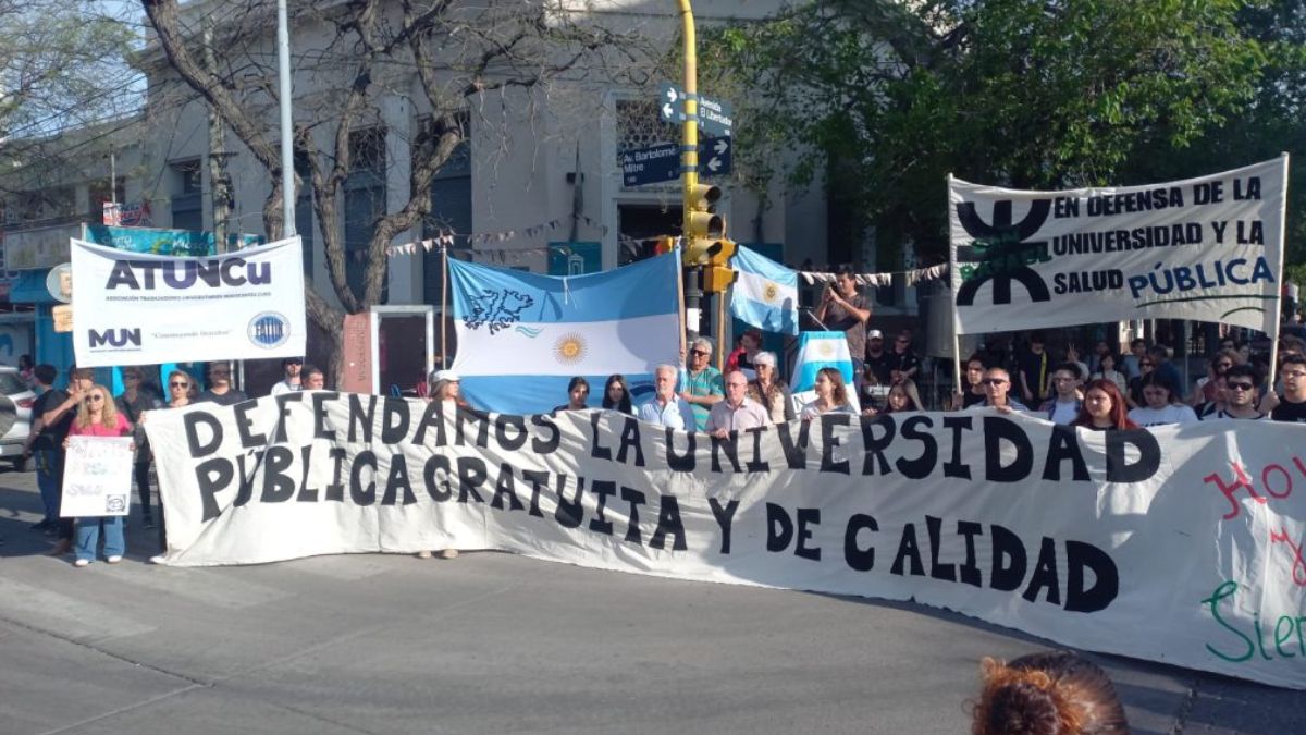 Marcha por la universidad pública en San Rafael.