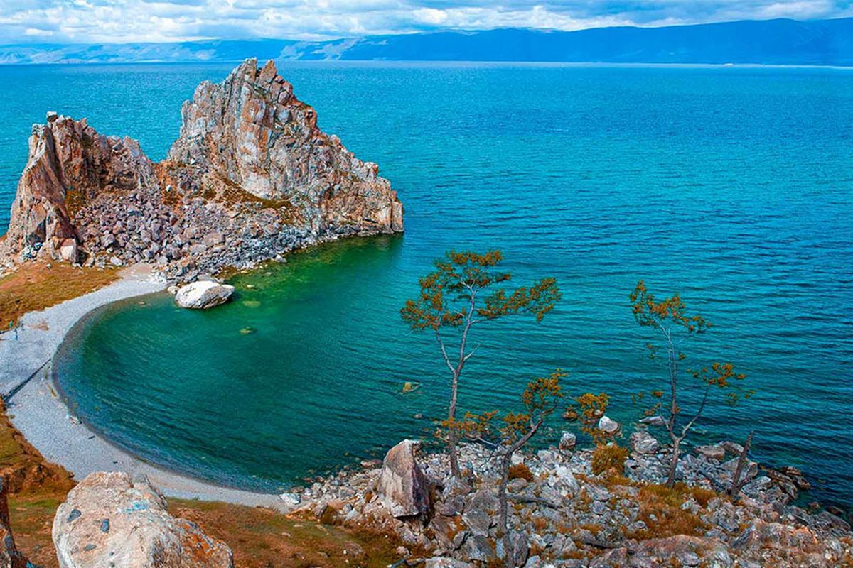 Se estima que el mar Caspio tiene alrededor de 30 millones de años de antigüedad. Se estima que el mar Caspio tiene alrededor de 30 millones de años de antigüedad.