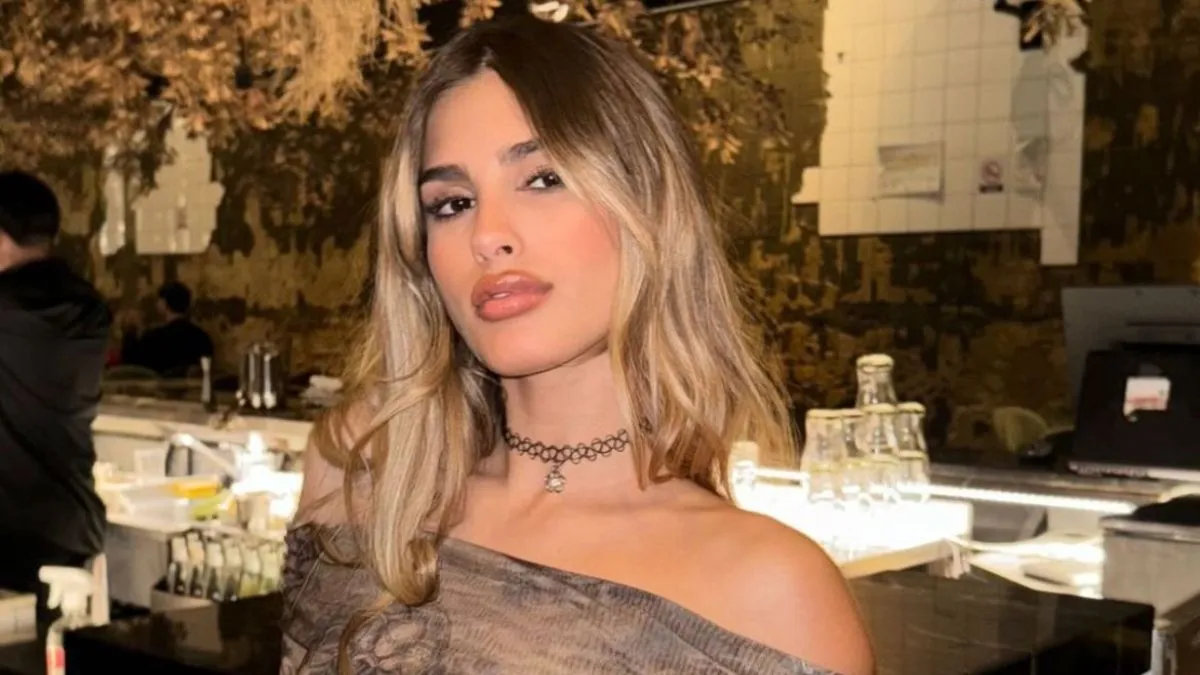 Desde New York, Julieta Poggio se suma a los shortcitos ultra XS en clave Bratz y anticipa la primavera