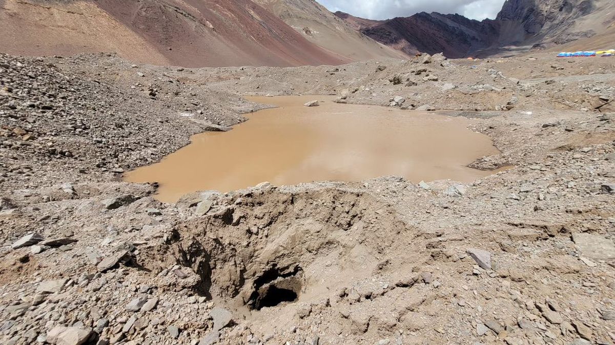 En uno de los extremos del lago Nº 1 se formó un hueco que corresponde a los procesos naturales de este tipo de episodios, pero evidencian que el terreno no es estable. En uno de los extremos del lago Nº 1 se formó un hueco que corresponde a los procesos naturales de este tipo de episodios, pero evidencian que el terreno no es estable.
