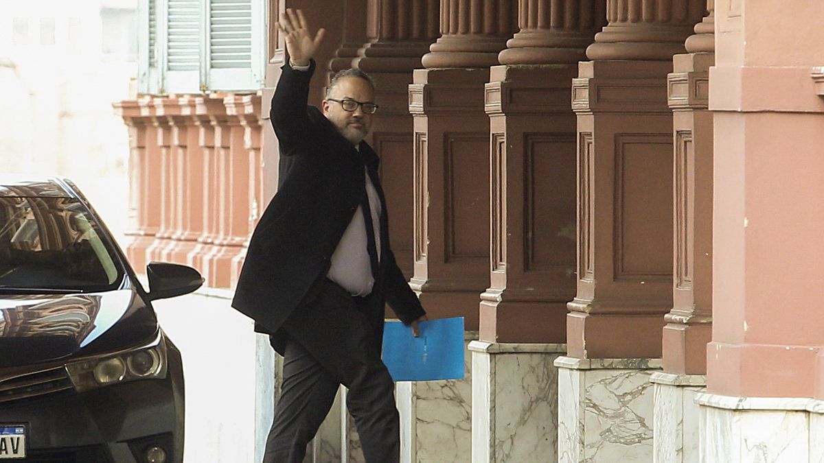 Despedida. Matías Kulfas, ahora ex ministro, saluda desde Casa Rosada.